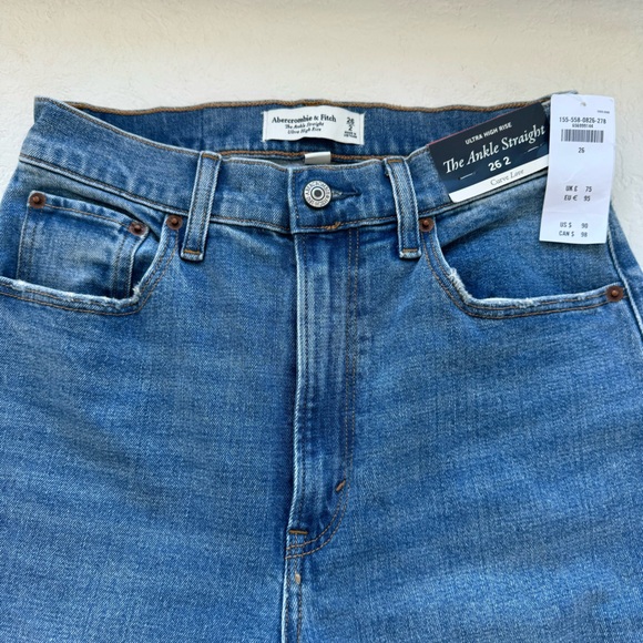Abercrombie Curve Love Ultra High Rise Ankle Straight Jean - Picture 1 of 5